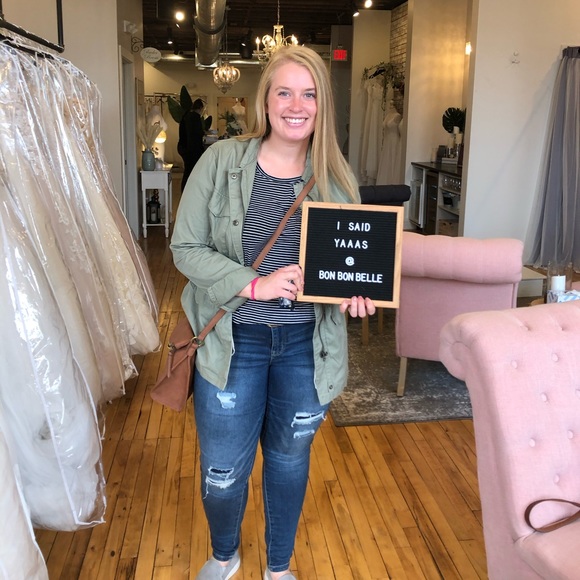 Meet your Posher, Lindsey - Picture 2 of 6